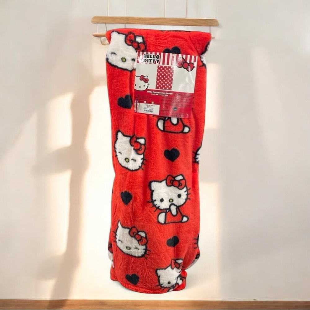 Hello Kitty Valentine’s Day Red Heart Plush Throw Blanket